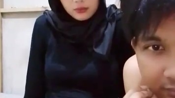 Host Jilbab Hitam Dicolmekin Pacar Live